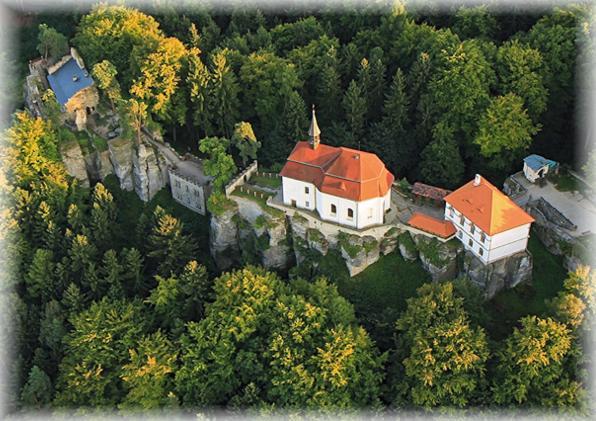 Apartman Hrubá Skála Екстериор снимка